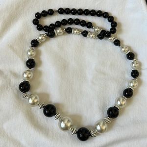 Vintage 80’s black and white beaded necklace